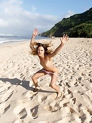 8 pictures - Sonia Clarice On Trashy Beach